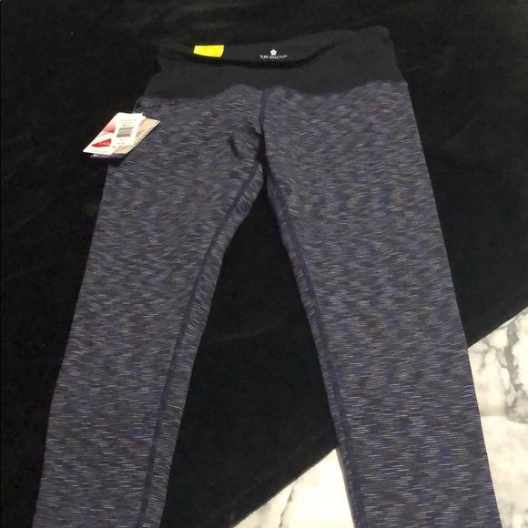 brand new yoga leggings size small never worn - Picture 4 of 4